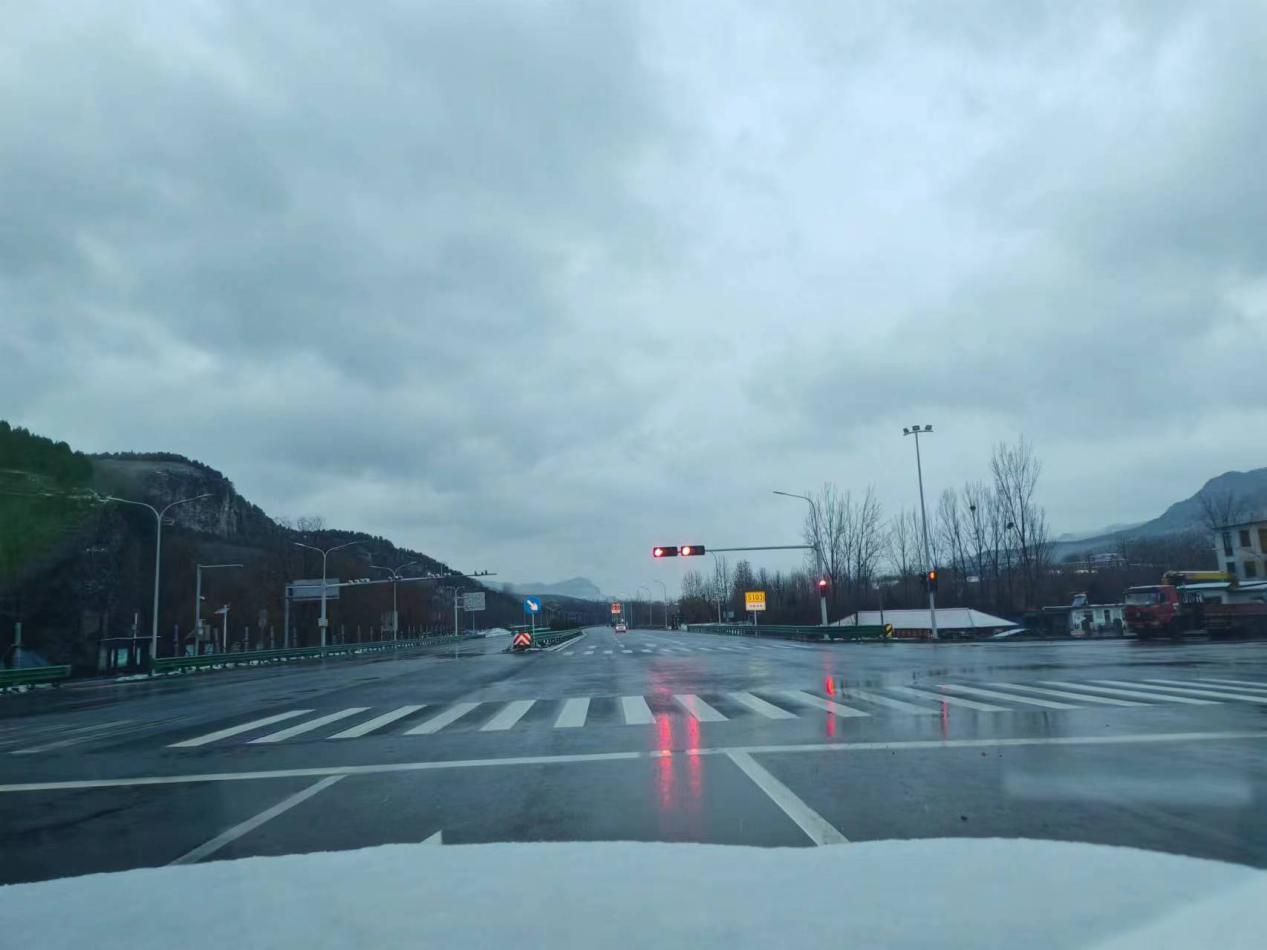 S103濟棗線市中紅符路口南至濟南泰安界段旅游公路項目信號燈、電警、監(jiān)控施工
